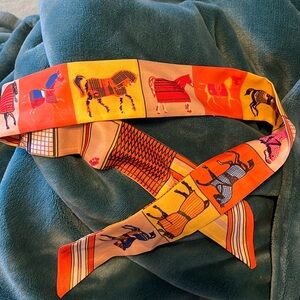 SATIN HAIR ACCESSORY